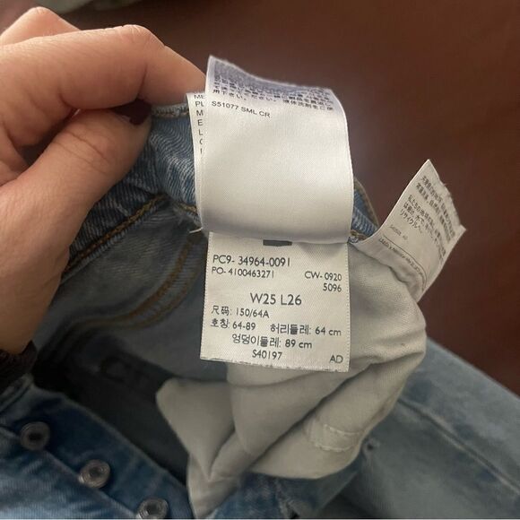 Levi’s Wedgie Straight - Light Wash - Picture 10 of 12